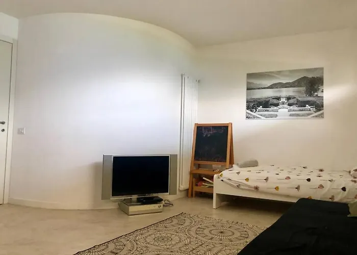 Panoramica Private Sleeps 8-by Italian Villa Lenno