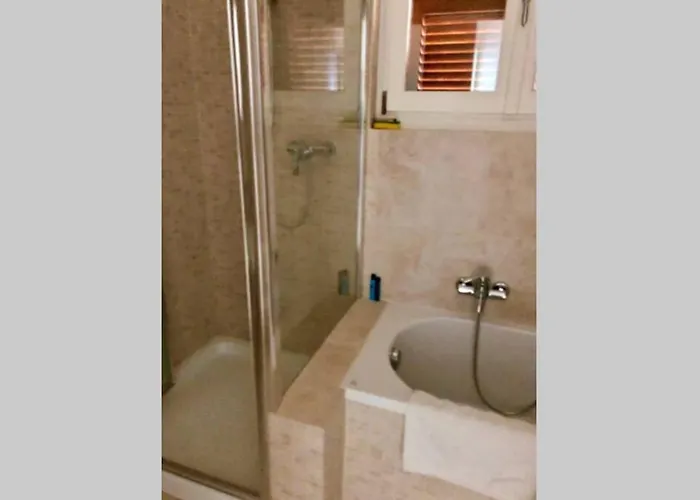 Panoramica Private Sleeps 8-by Italian Villa