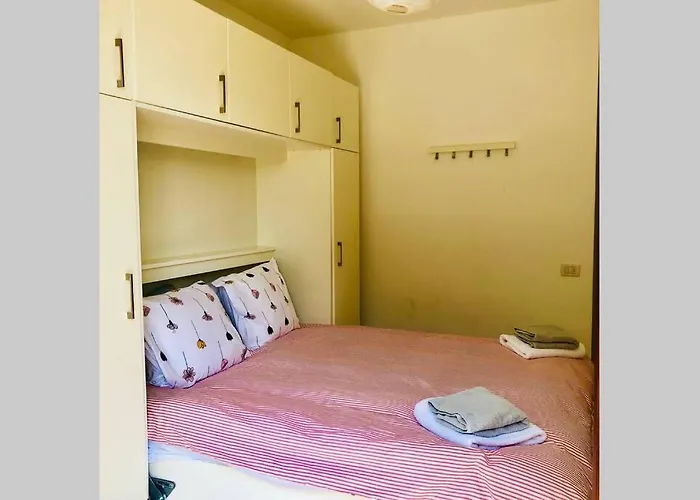 Panoramica Private Sleeps 8-by Italian Villa